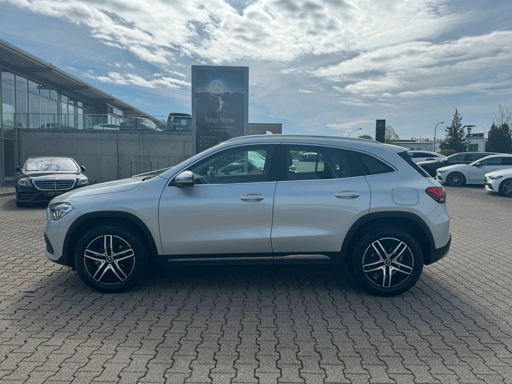 Mercedes-Benz GLA 180 Dct7 TRONIC Progressive-line