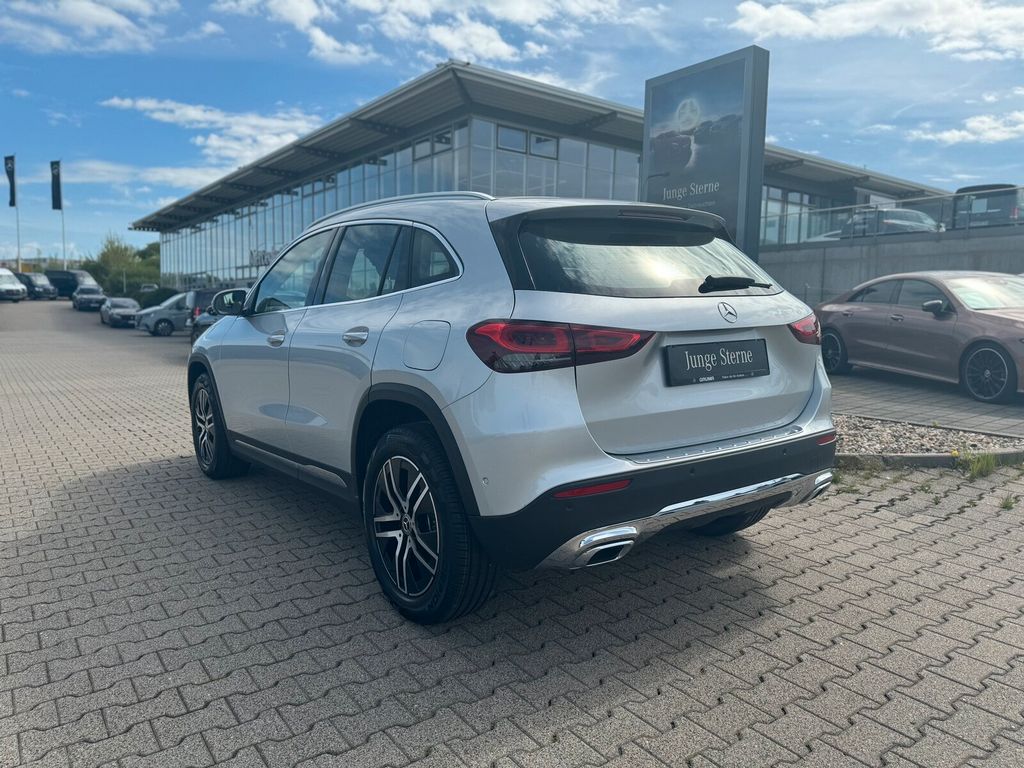 Mercedes-Benz GLA 180 Dct7 TRONIC Progressive-line