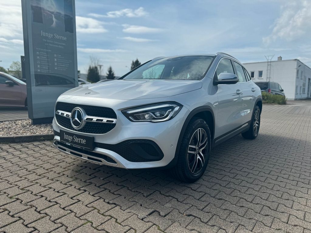 Mercedes-Benz GLA 180 Dct7 TRONIC Progressive-line